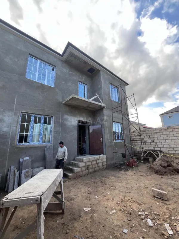 Satılır 4 otaqlı həyət evi 200 m²