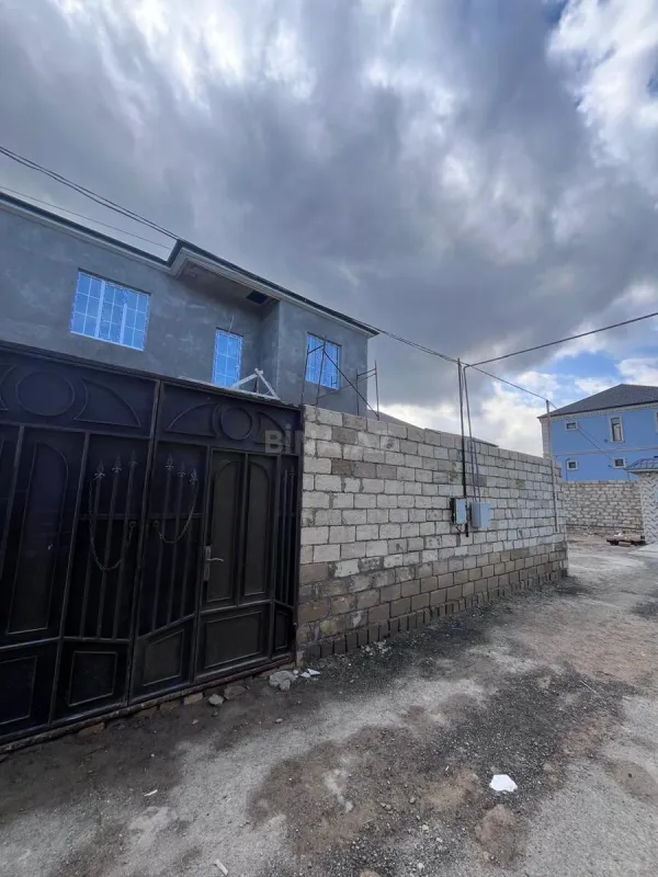 Satılır 4 otaqlı həyət evi 200 m²