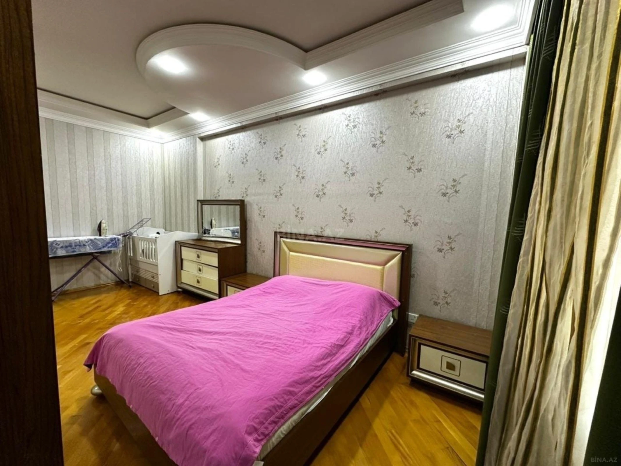 Satılır 3 otaqlı mənzil 129 m²