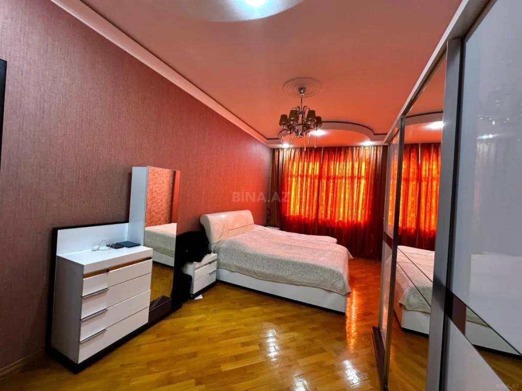 Satılır 3 otaqlı mənzil 129 m²