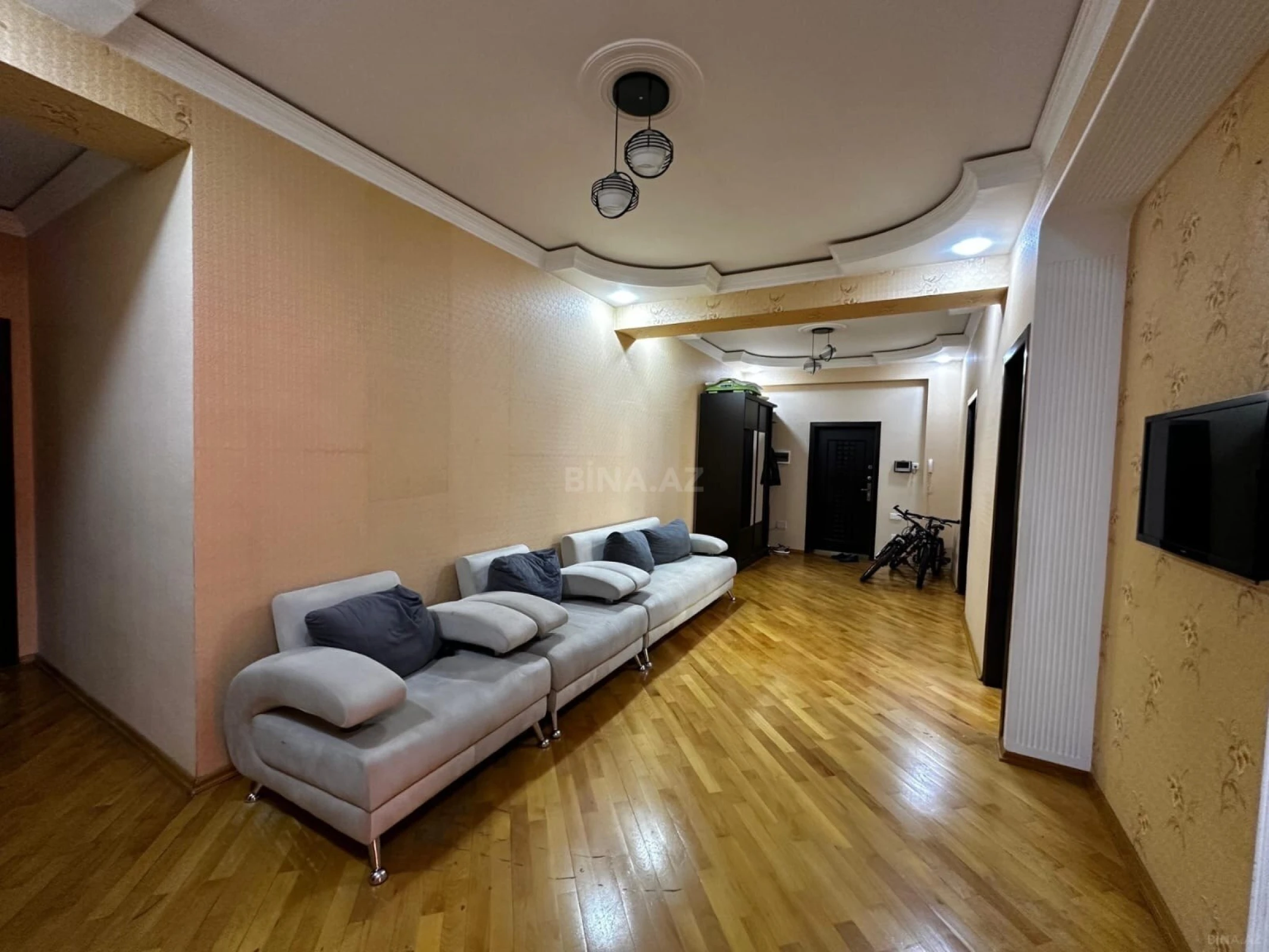 Satılır 3 otaqlı mənzil 129 m²