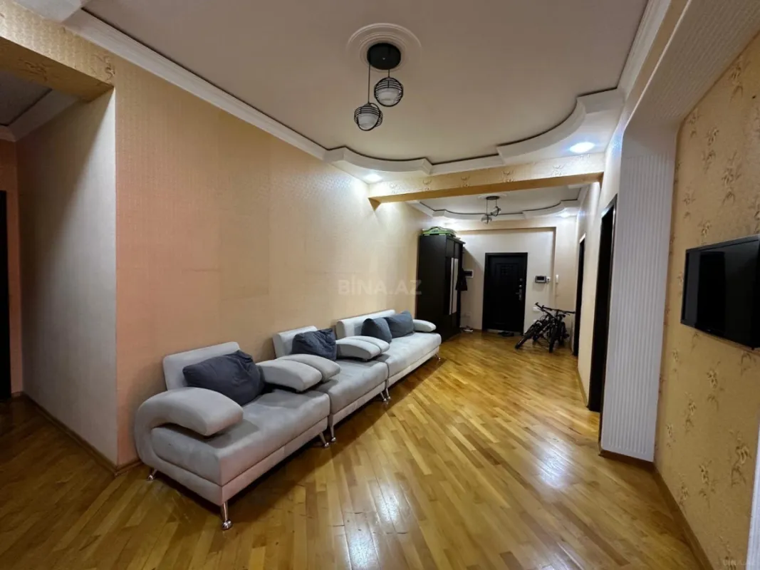Satılır 3 otaqlı mənzil 129 m²