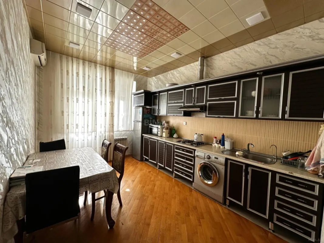 Satılır 3 otaqlı mənzil 129 m²