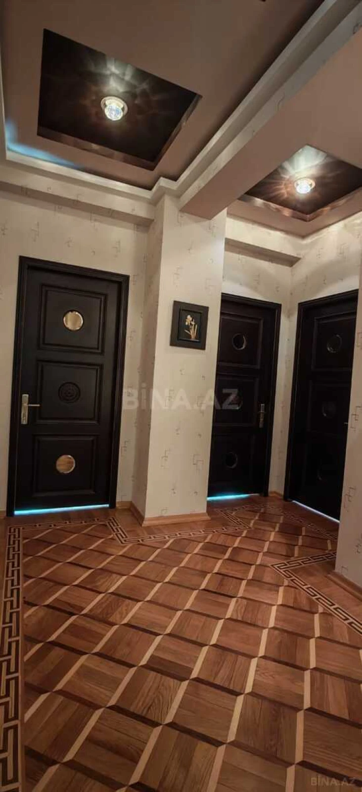 Satılır 4 otaqlı mənzil 180 m²