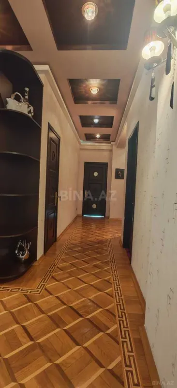 Satılır 4 otaqlı mənzil 180 m²
