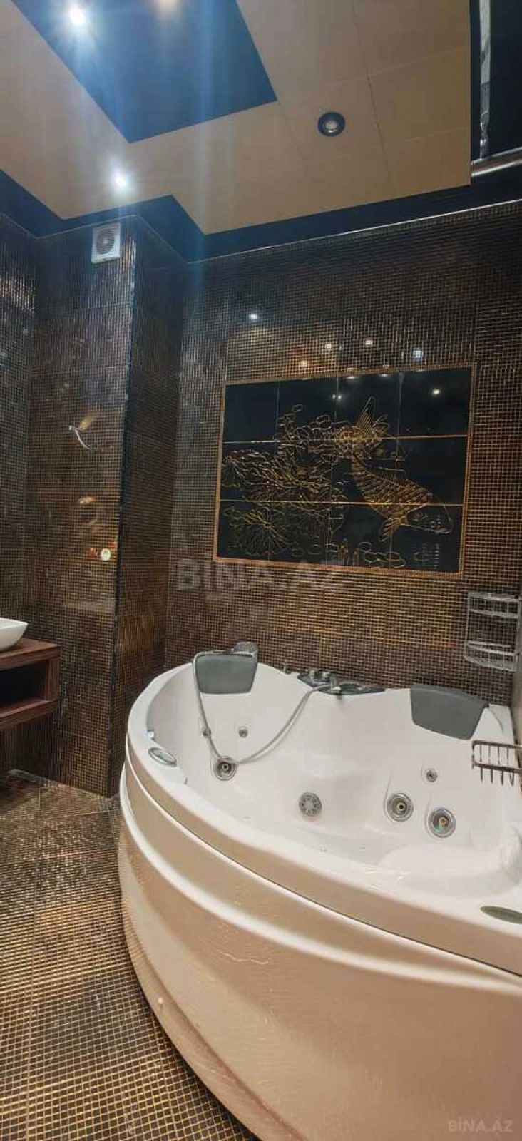 Satılır 4 otaqlı mənzil 180 m²