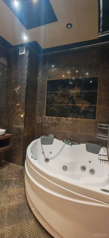 Satılır 4 otaqlı mənzil 180 m²