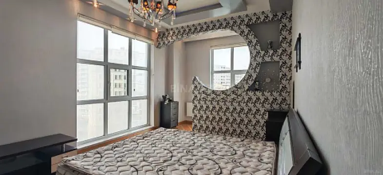 Satılır 4 otaqlı mənzil 180 m²