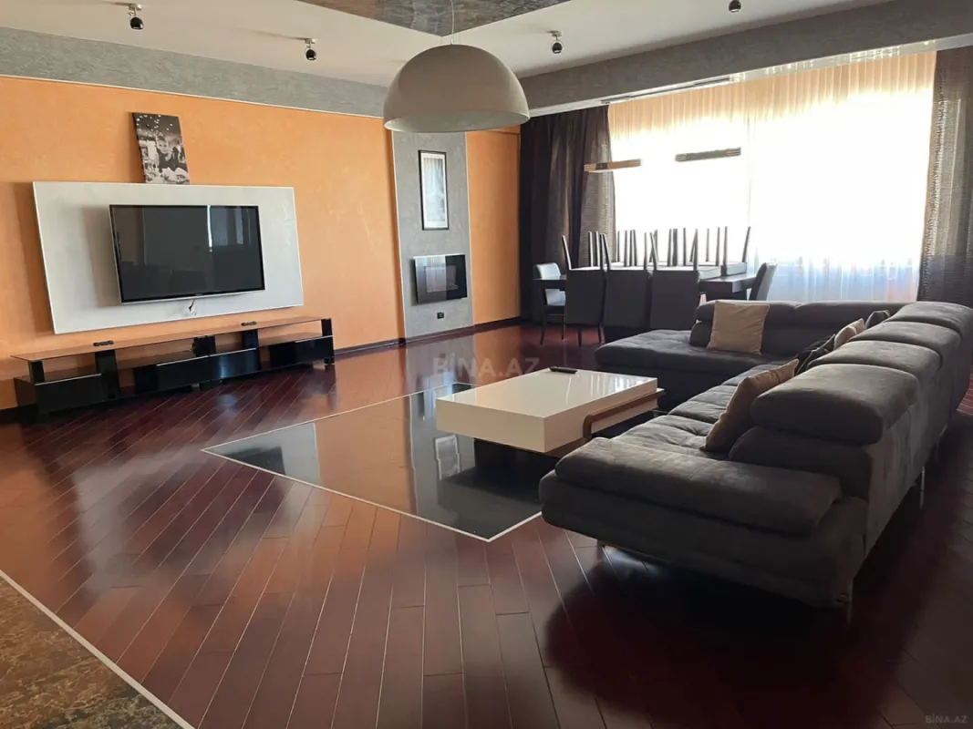 Kirayə verilir 4 otaqlı mənzil 220 m²