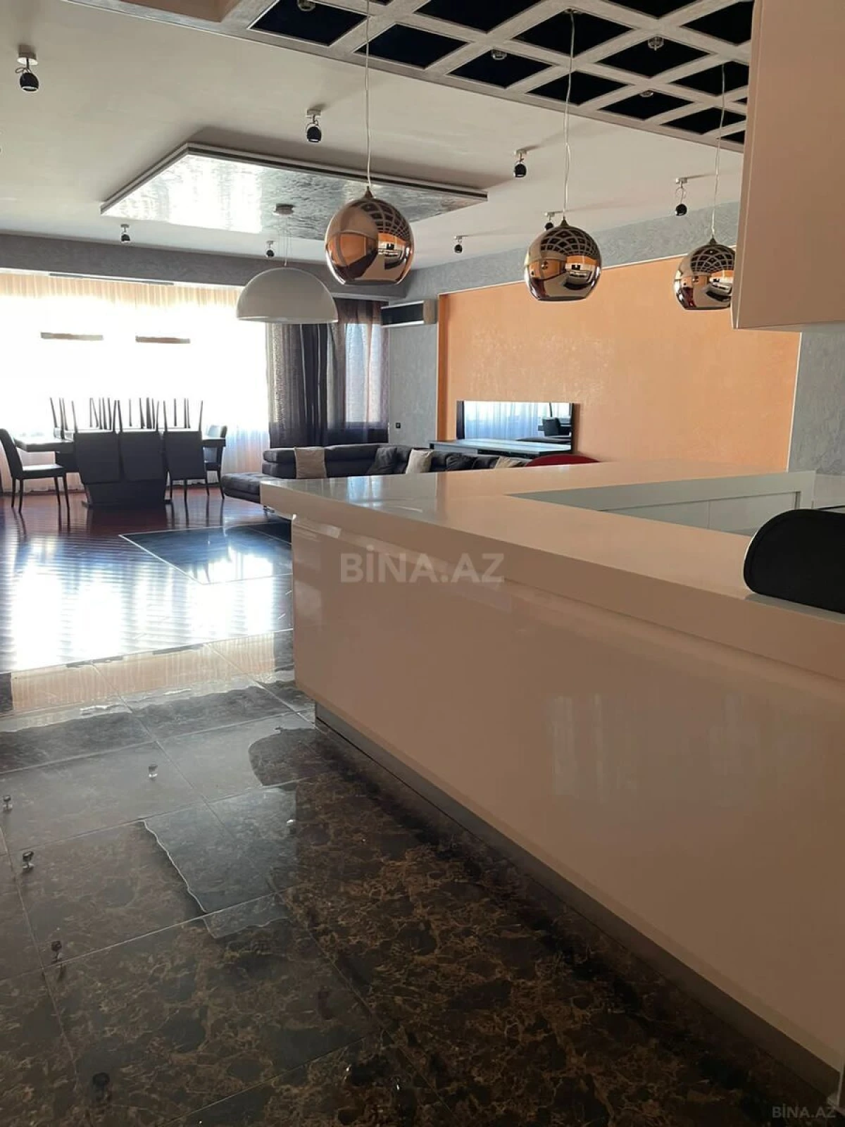 Kirayə verilir 4 otaqlı mənzil 220 m²