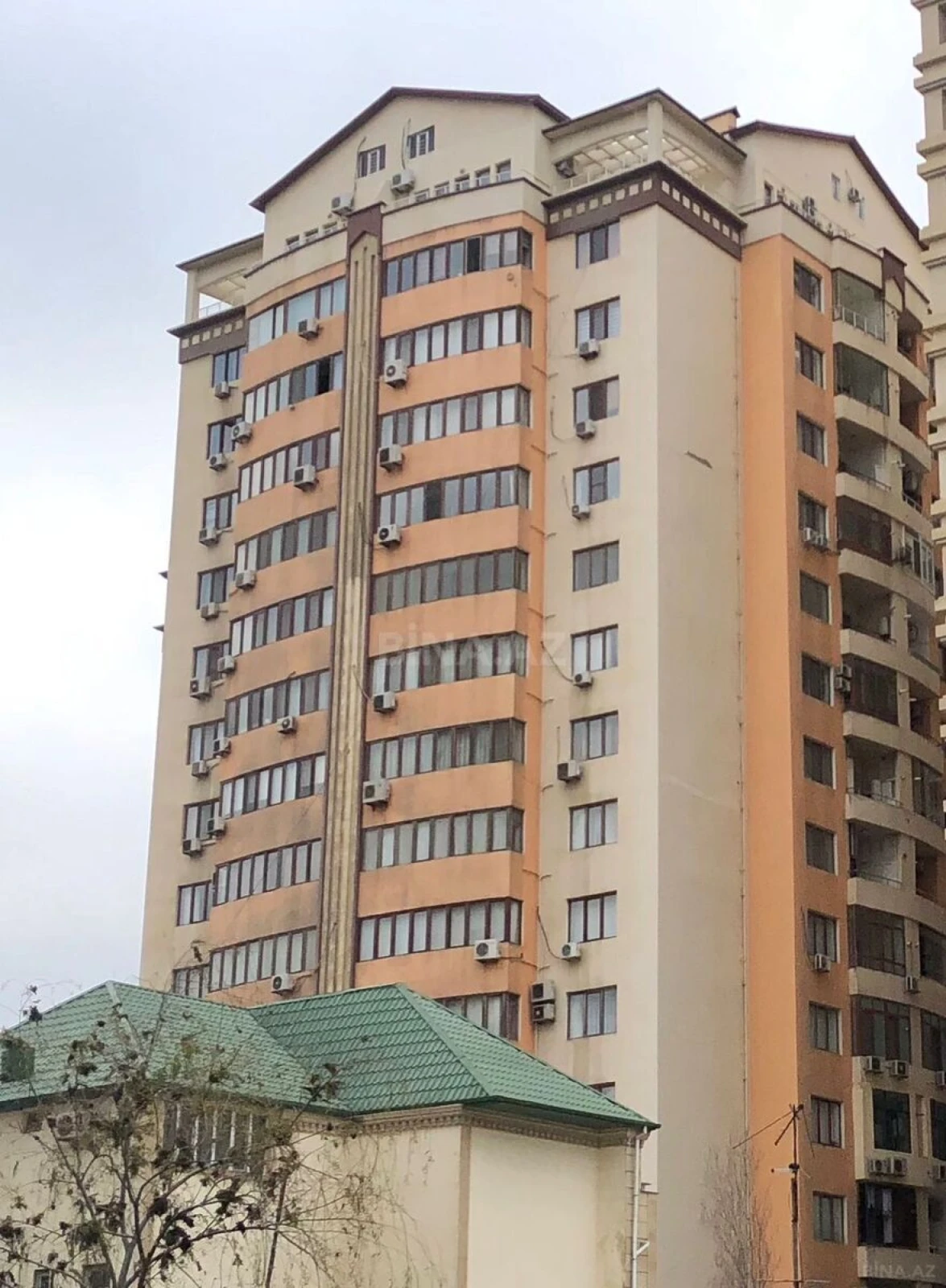 Kirayə verilir 4 otaqlı mənzil 220 m²