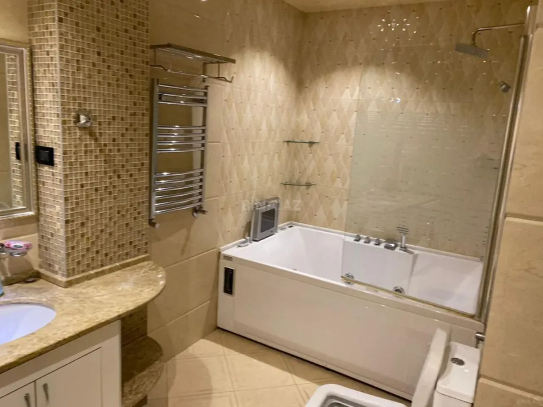 Kirayə verilir 4 otaqlı mənzil 220 m²