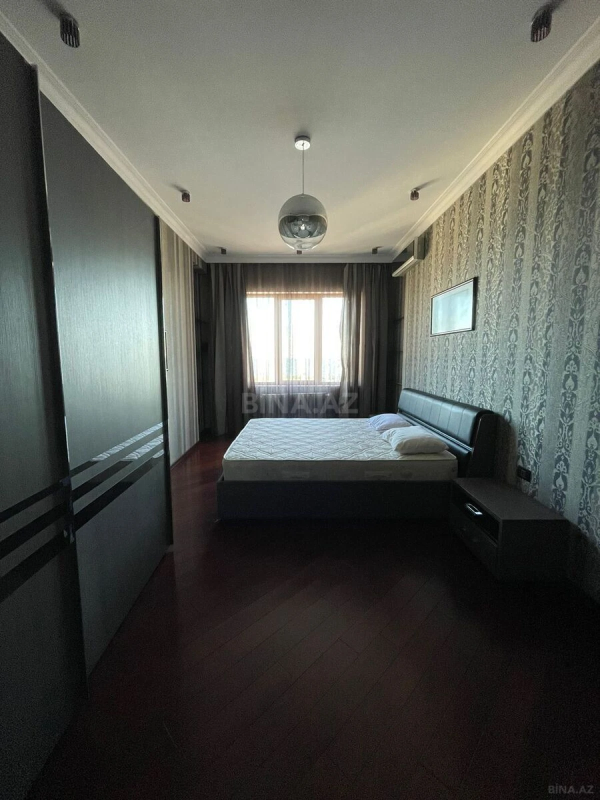 Kirayə verilir 4 otaqlı mənzil 220 m²