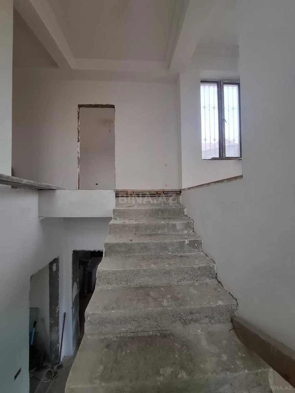Satılır 4 otaqlı həyət evi 200 m²