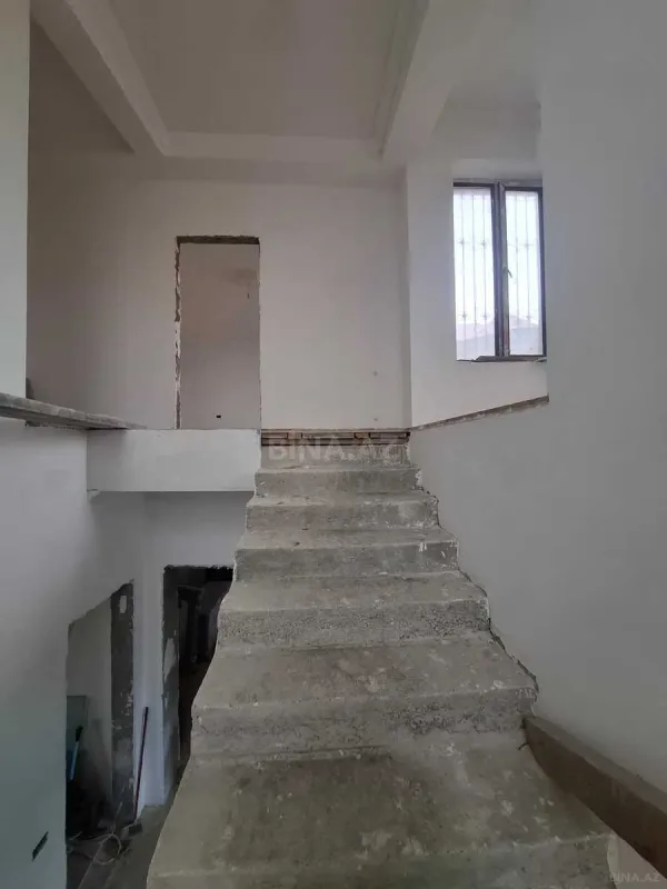 Satılır 4 otaqlı həyət evi 200 m²
