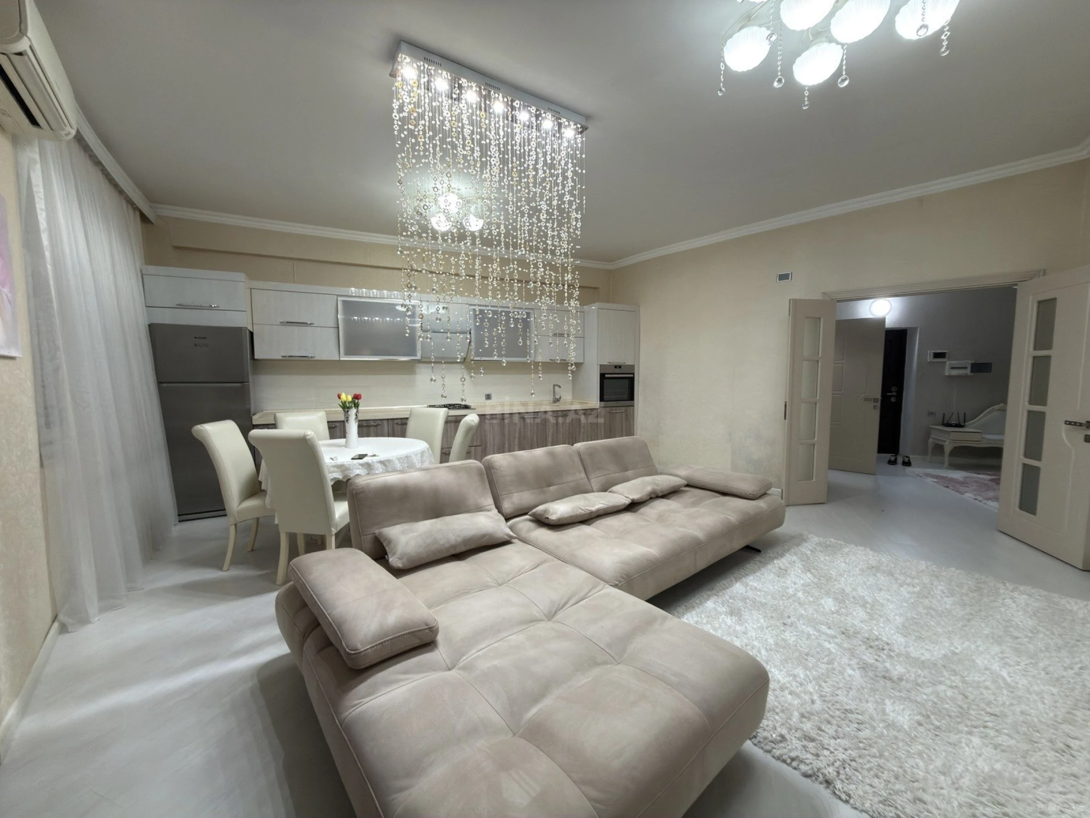 Kirayə verilir 2 otaqlı mənzil 95 m²