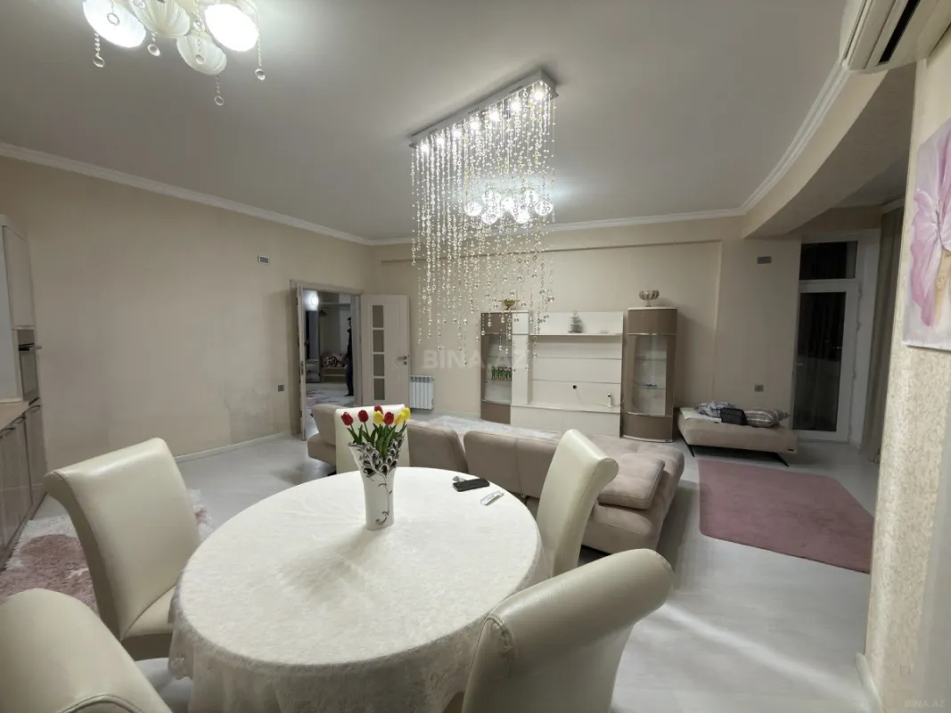 Kirayə verilir 2 otaqlı mənzil 95 m²