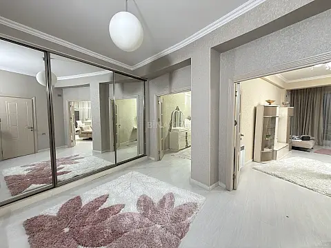 Kirayə verilir 2 otaqlı mənzil 95 m²