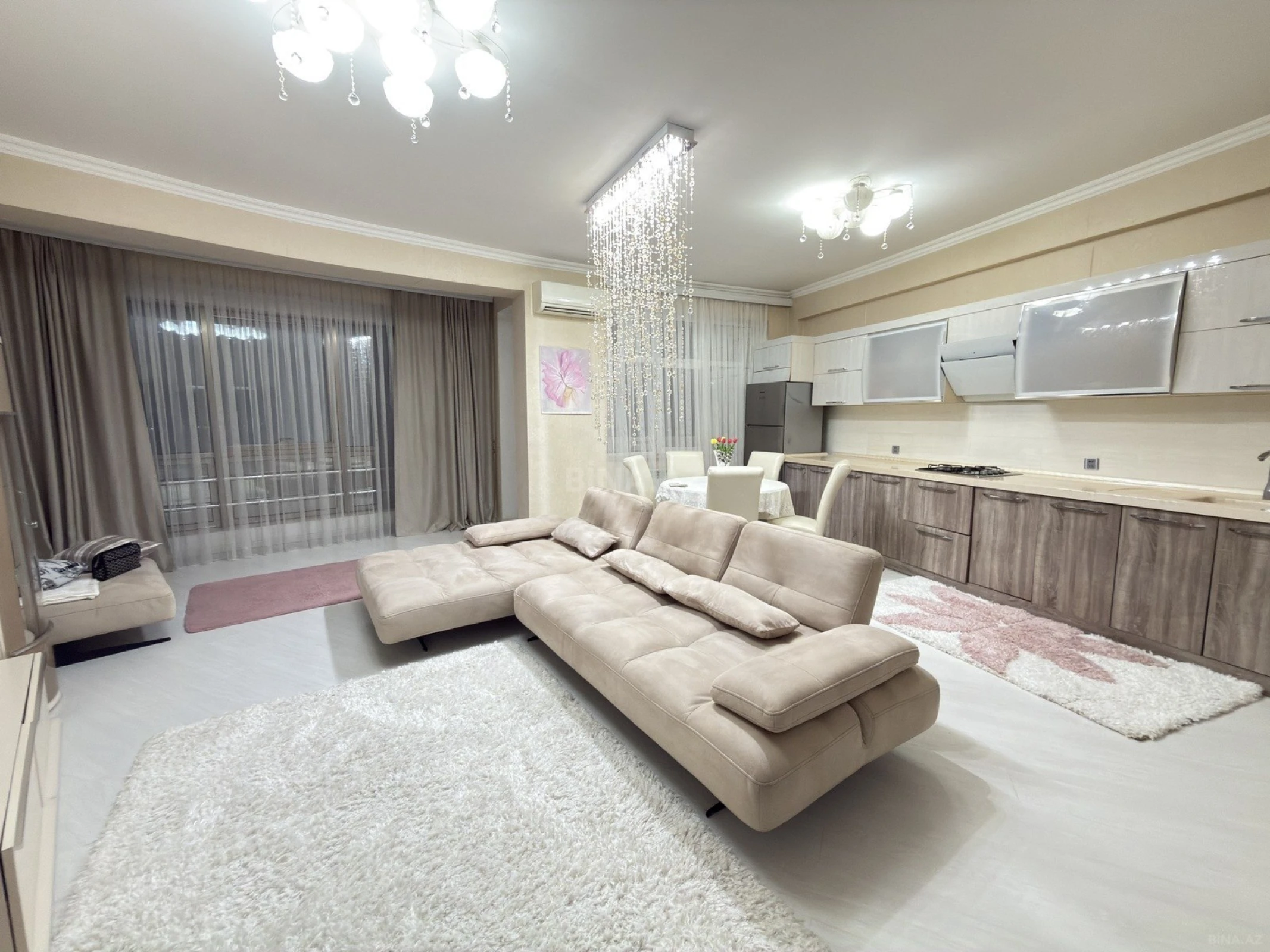 Kirayə verilir 2 otaqlı mənzil 95 m²