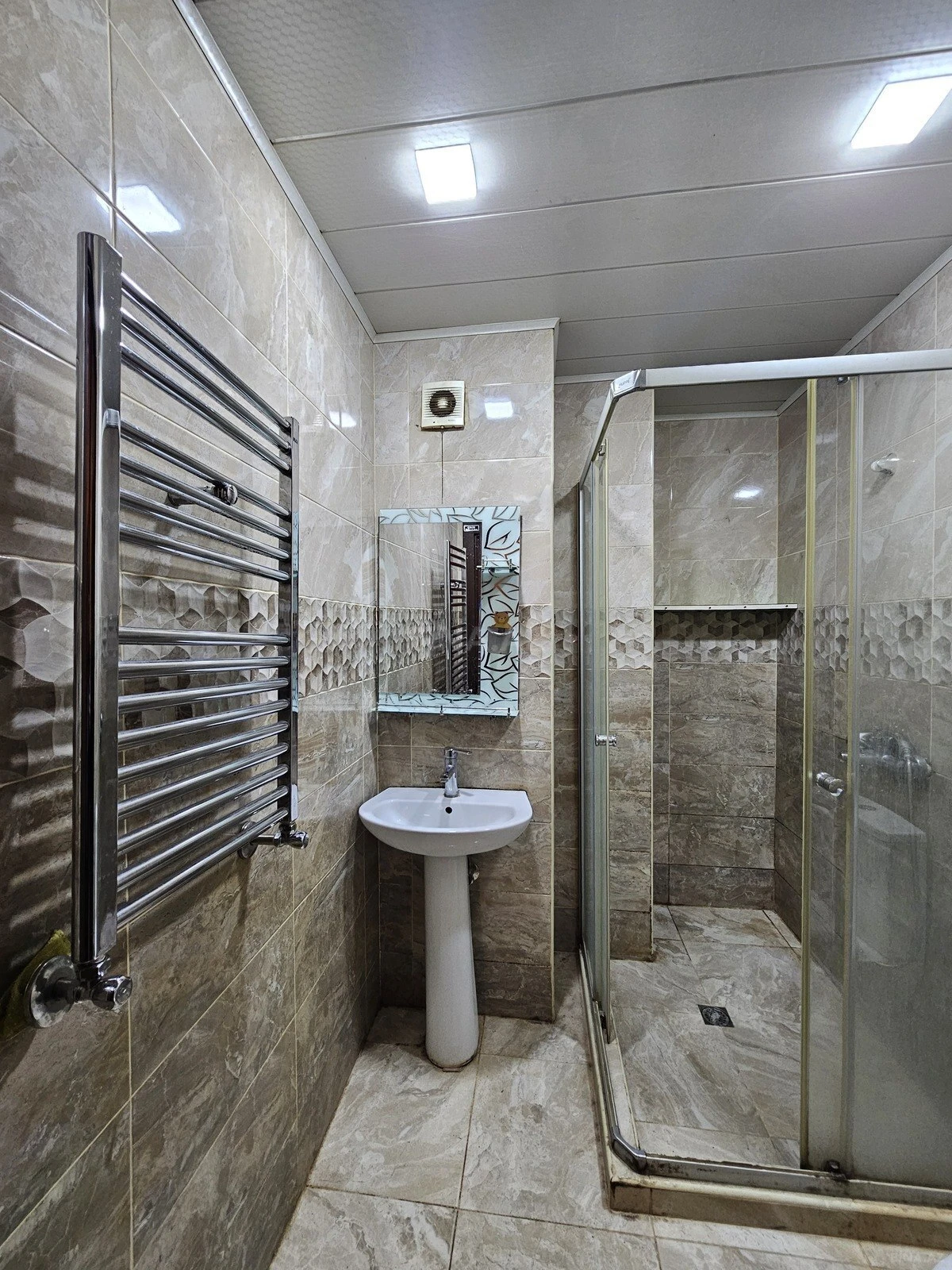 Satılır 2 otaqlı mənzil 42 m²