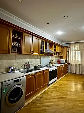 Kirayə verilir 3 otaqlı mənzil 157 m²
