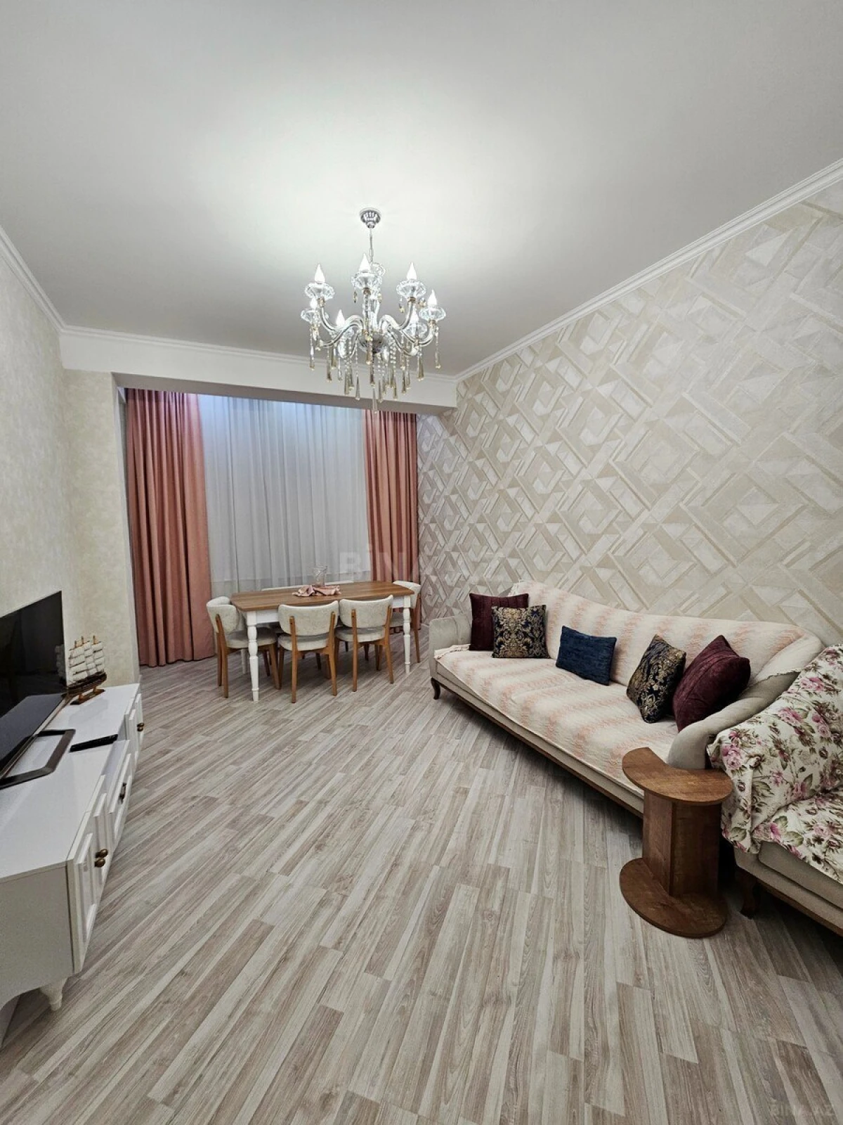 Satılır 2 otaqlı mənzil 87 m²