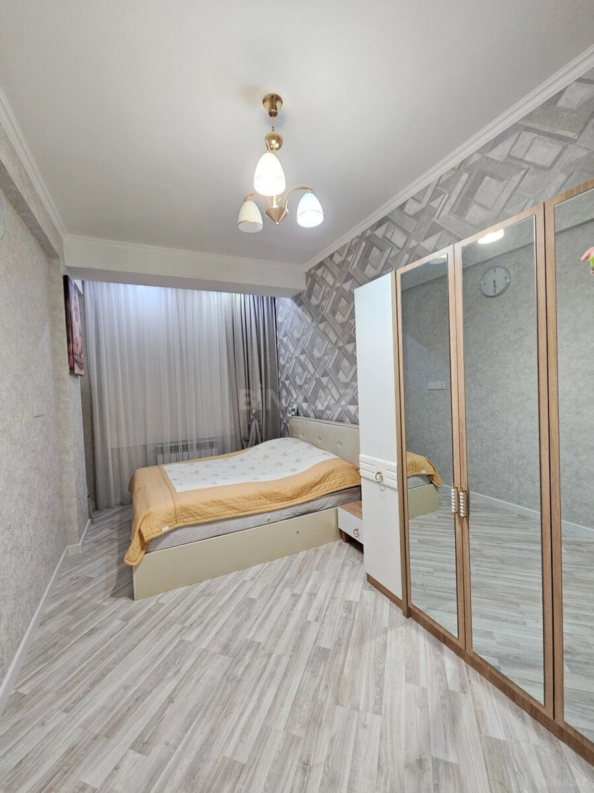 Satılır 2 otaqlı mənzil 87 m²