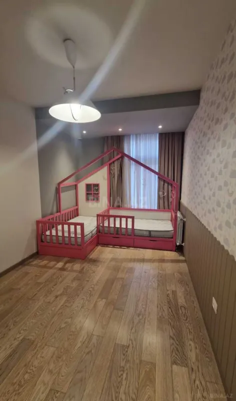 Satılır 3 otaqlı mənzil 107 m²