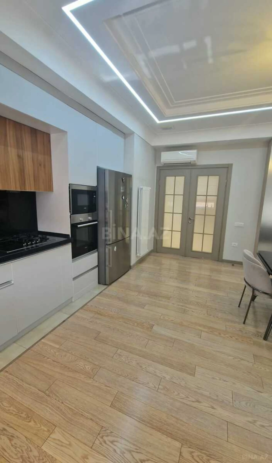Satılır 3 otaqlı mənzil 107 m²