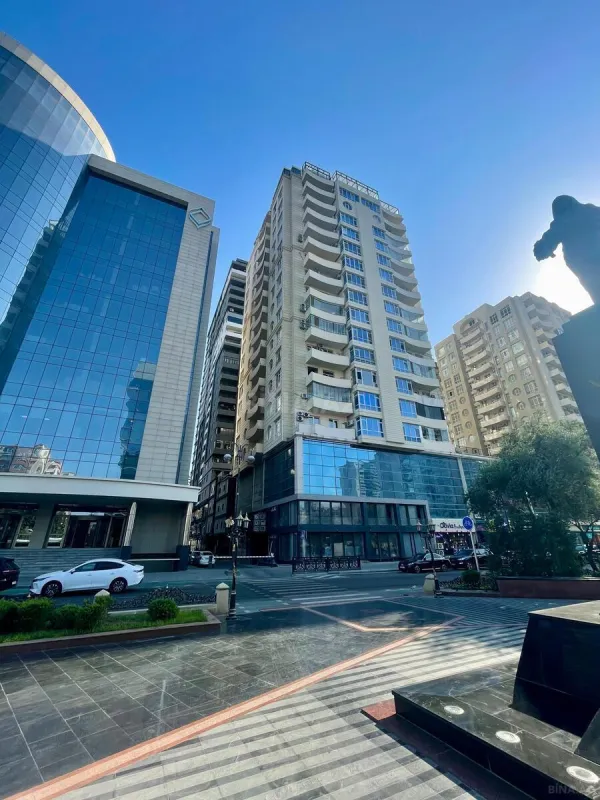 Satılır 3 otaqlı mənzil 136 m²