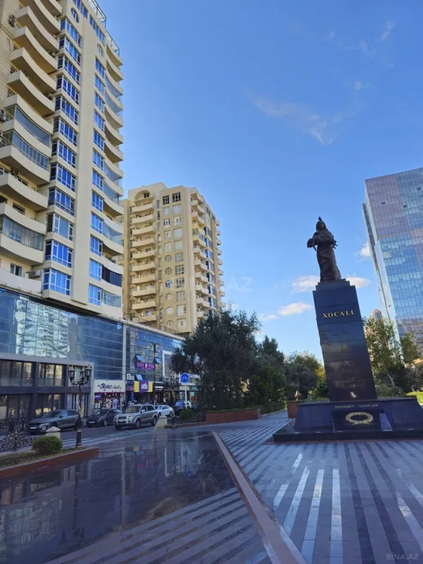 Satılır 3 otaqlı mənzil 136 m²