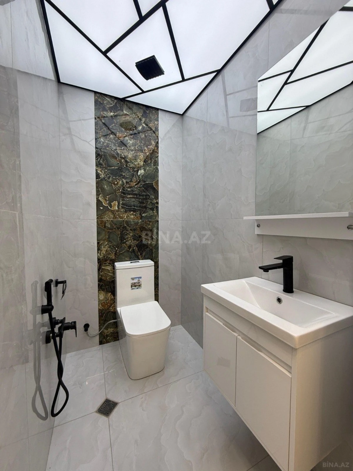 Satılır 2 otaqlı mənzil 75 m²