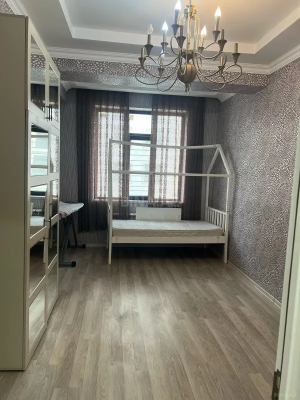 Kirayə verilir 2 otaqlı mənzil 80 m²