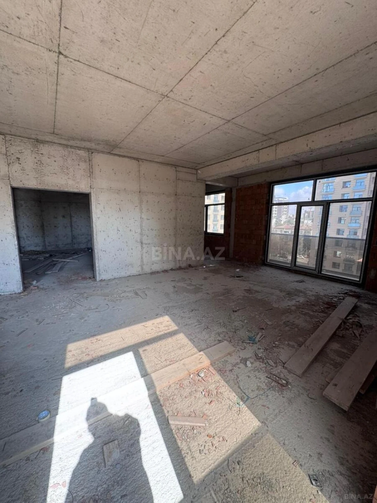 Satılır 4 otaqlı mənzil 143.6 m²