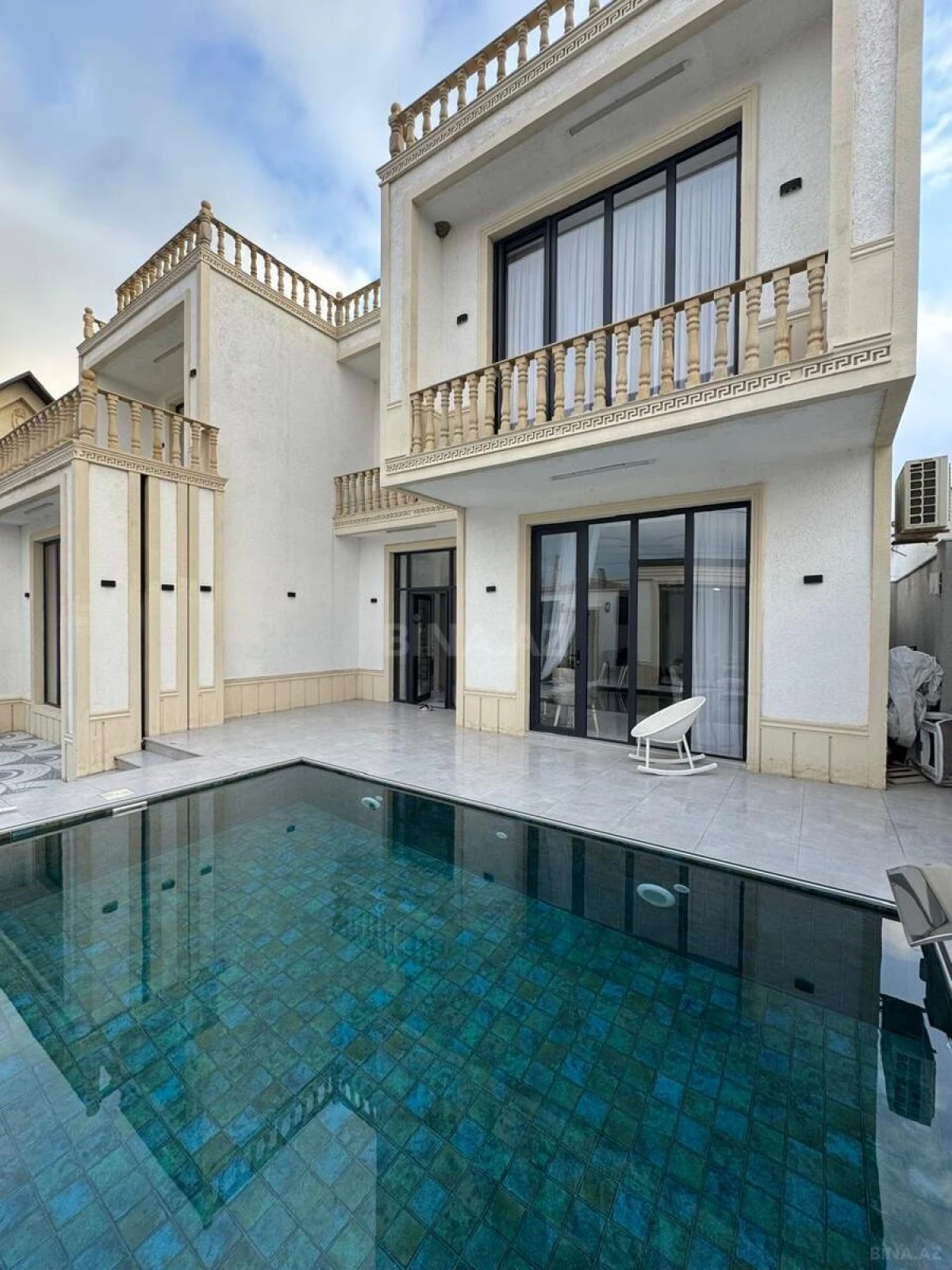 Kirayə verilir 5 otaqlı həyət evi 240 m²