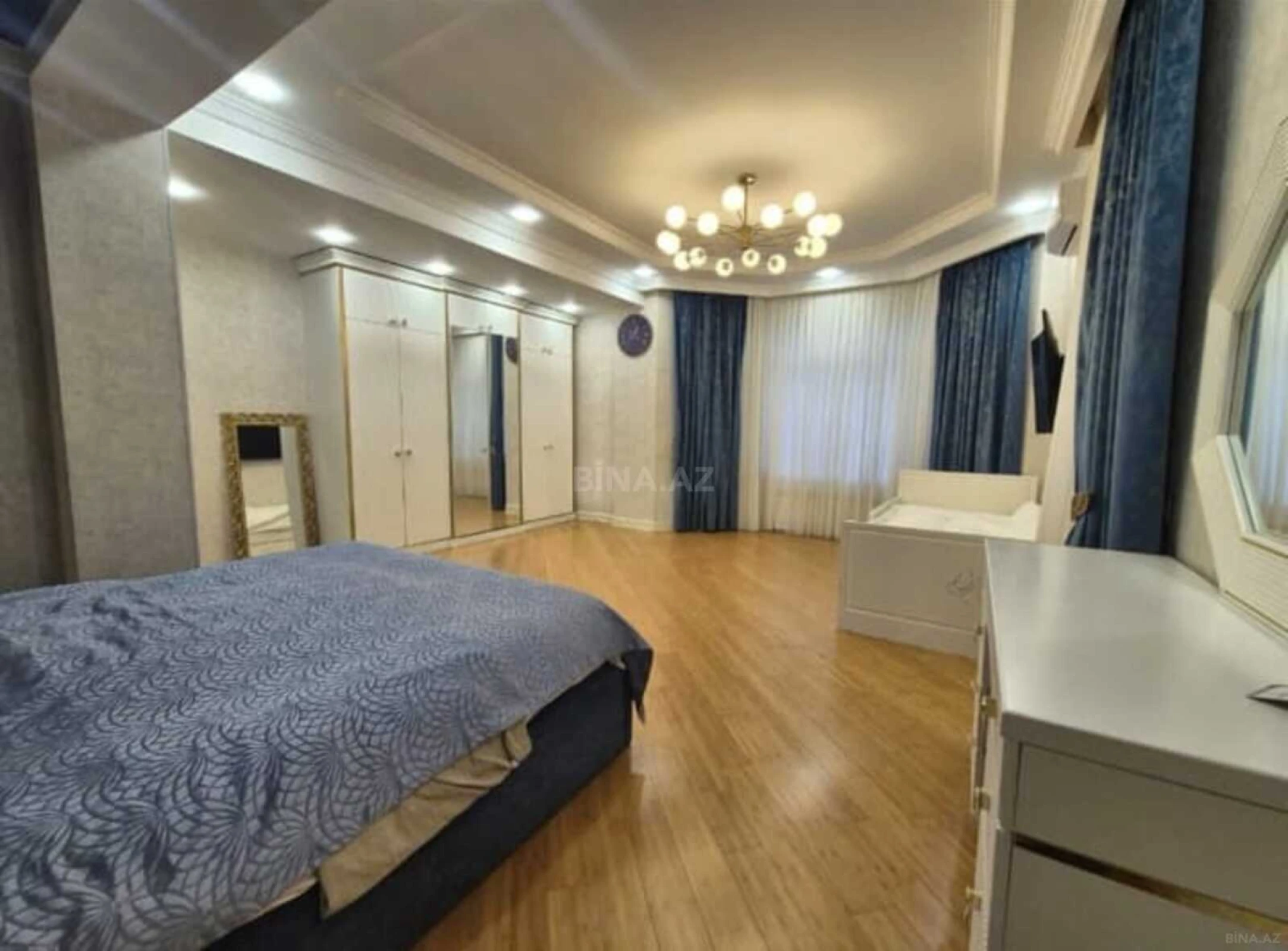 Satılır 8 otaqlı həyət evi 800 m²