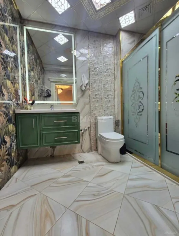 Satılır 8 otaqlı həyət evi 800 m²