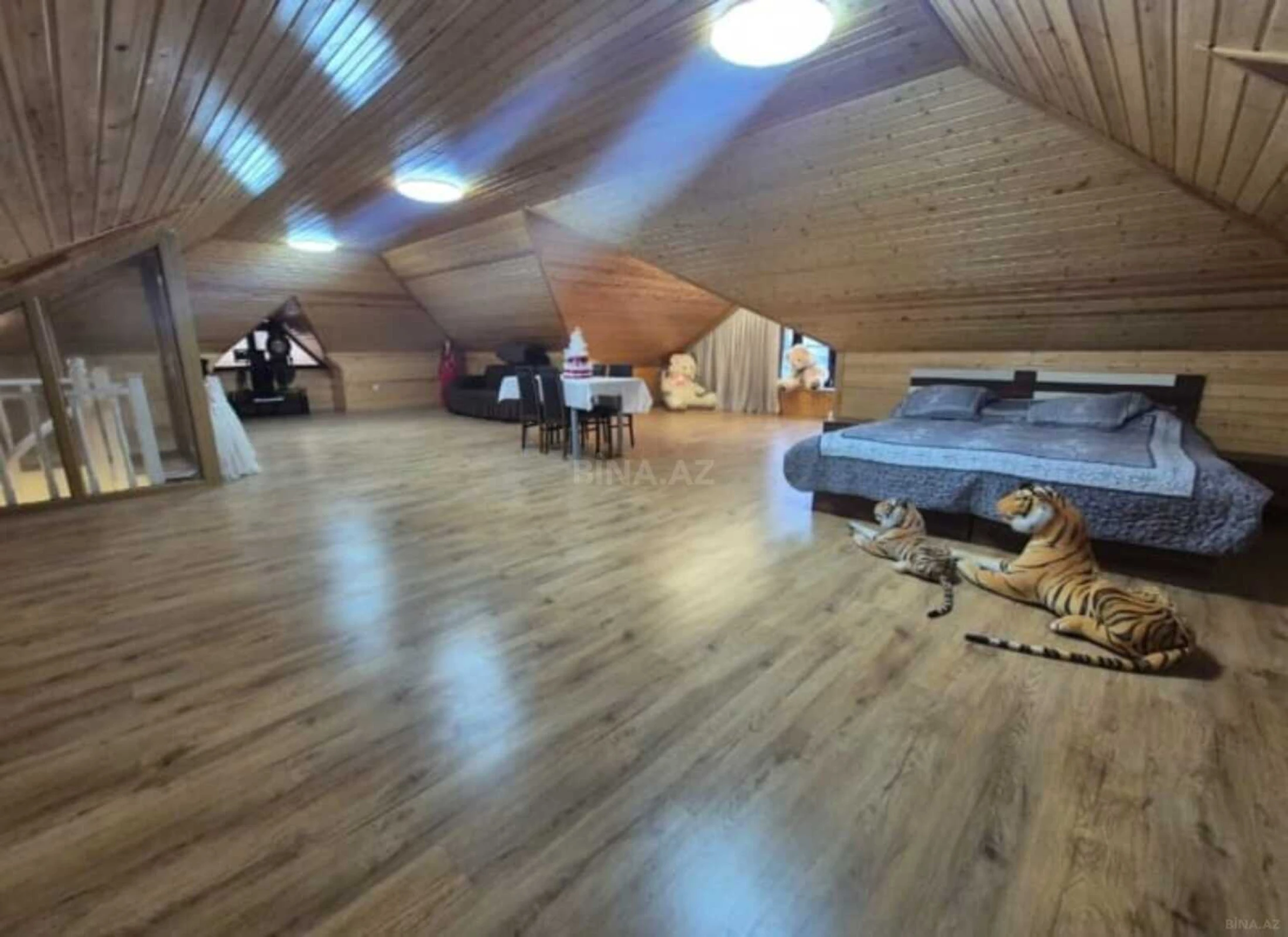 Satılır 8 otaqlı həyət evi 800 m²