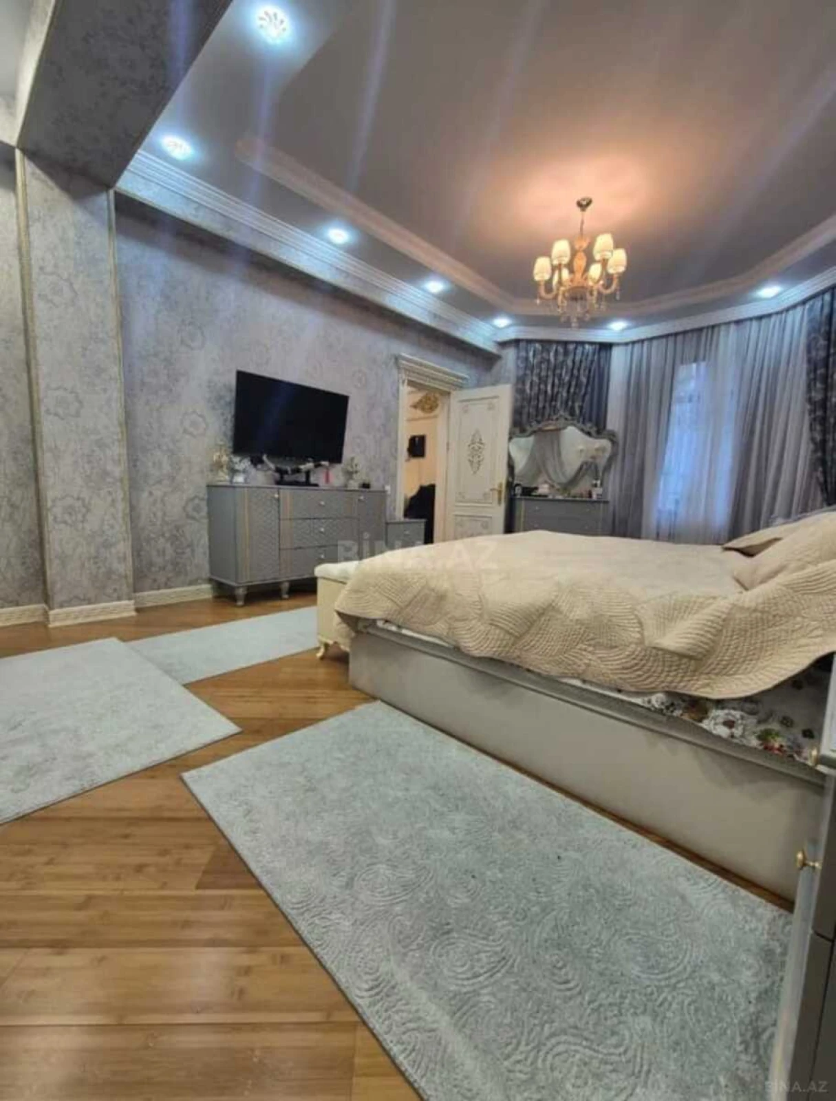 Satılır 8 otaqlı həyət evi 800 m²