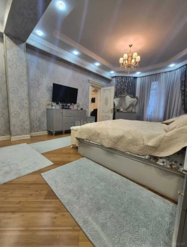 Satılır 8 otaqlı həyət evi 800 m²