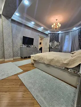 Satılır 8 otaqlı həyət evi 800 m²