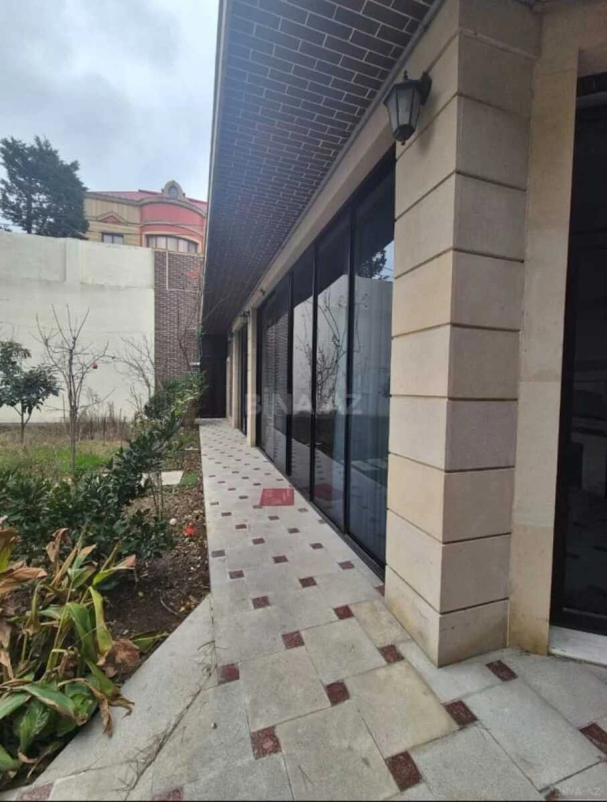 Satılır 8 otaqlı həyət evi 800 m²