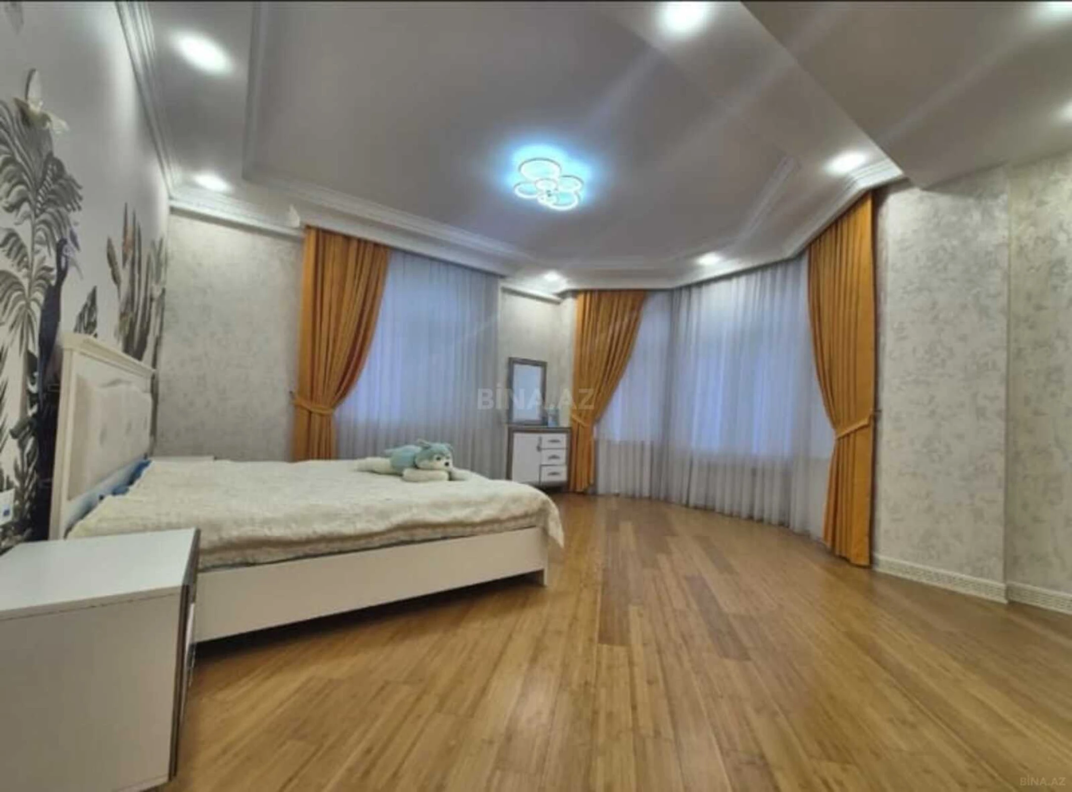 Satılır 8 otaqlı həyət evi 800 m²