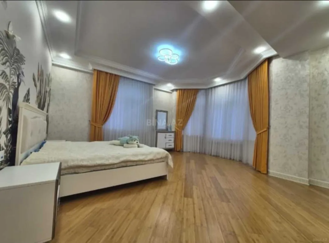 Satılır 8 otaqlı həyət evi 800 m²