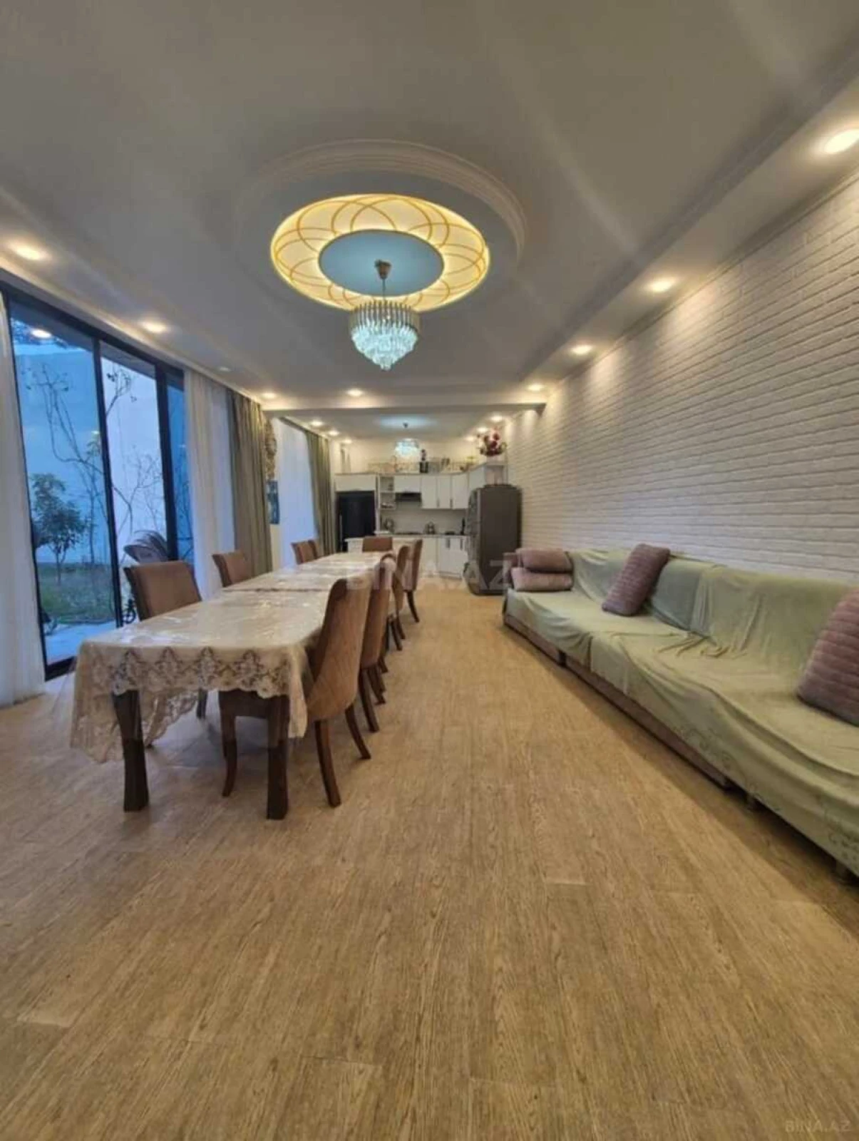 Satılır 8 otaqlı həyət evi 800 m²