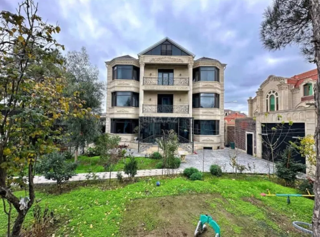 Satılır 8 otaqlı həyət evi 800 m²