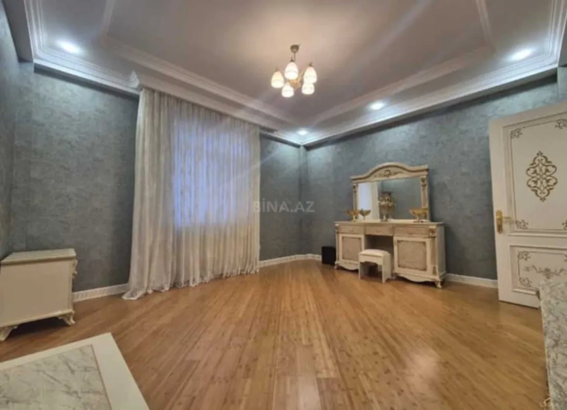 Satılır 8 otaqlı həyət evi 800 m²