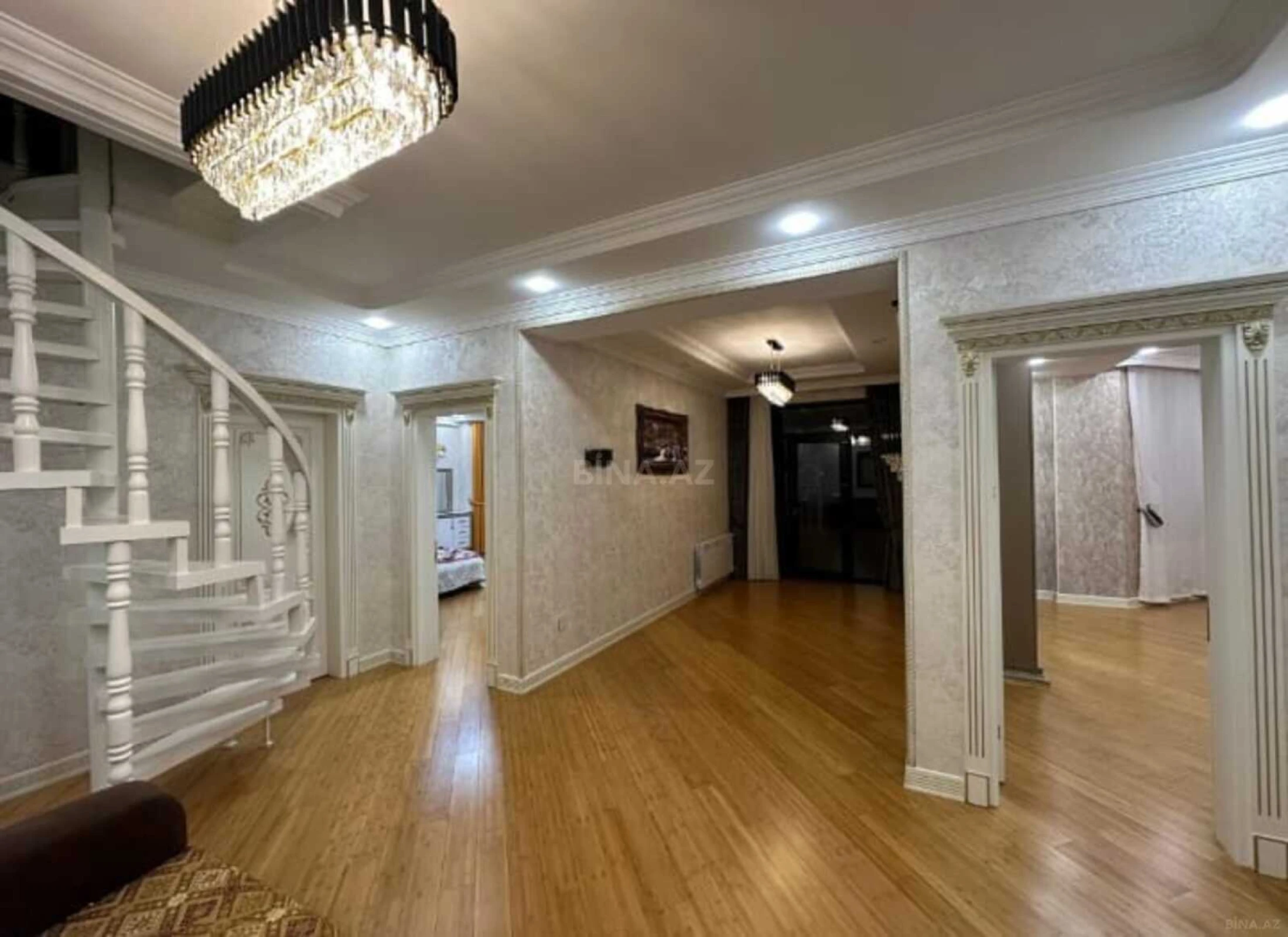 Satılır 8 otaqlı həyət evi 800 m²