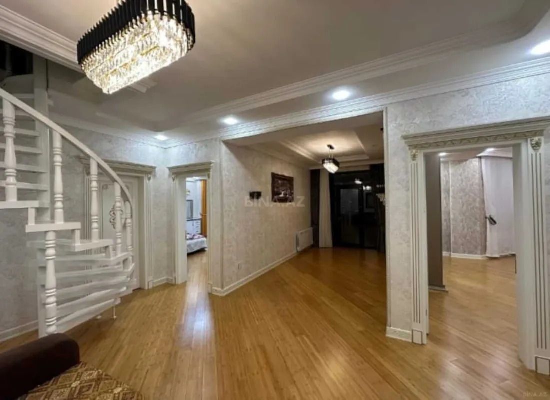 Satılır 8 otaqlı həyət evi 800 m²