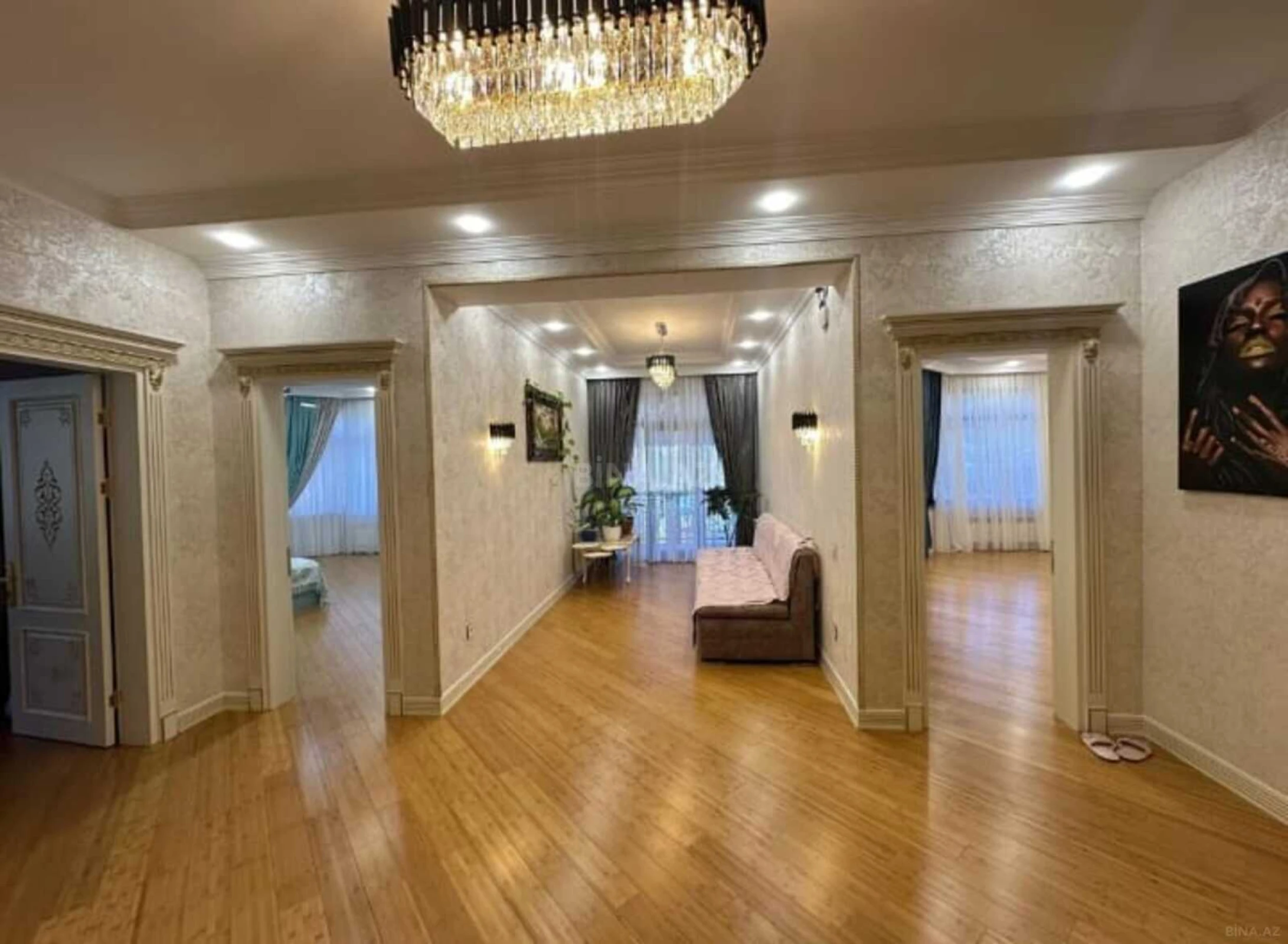 Satılır 8 otaqlı həyət evi 800 m²